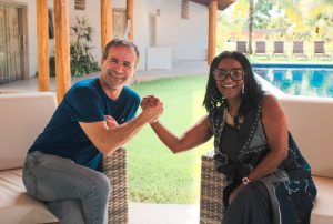 O empresário Luigi Rotunno e a Atriz Claudia Di Moura  planejam ações de arte e cultura para a Costa do Descobrimento