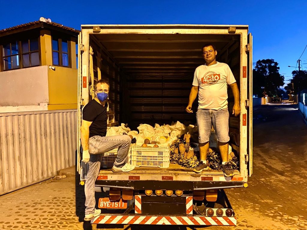 Doação de um caminhão de alimentos para famílias atendidas pela Ação da Cidadania