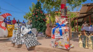 Luigi Rotunno doa cestas de natal aos colaboradores do La Torre Porto Seguro 3